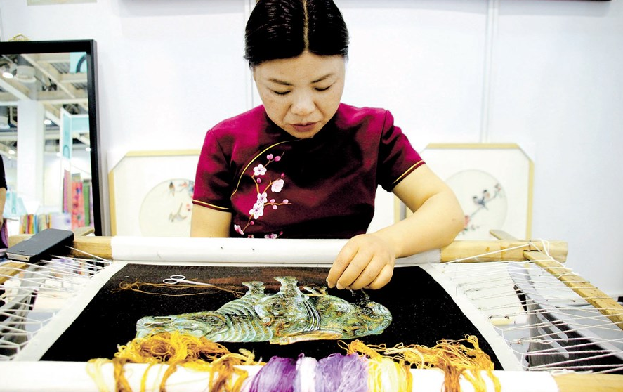 Cách thêu tranh hai mặt