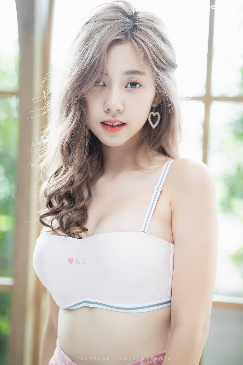 Image-Thailand-Hot-Girl-Nilawan-Iamchuasawad-So-Beautiful-With-White-Bra-and-Miniskirt-TruePic.net- Picture-16