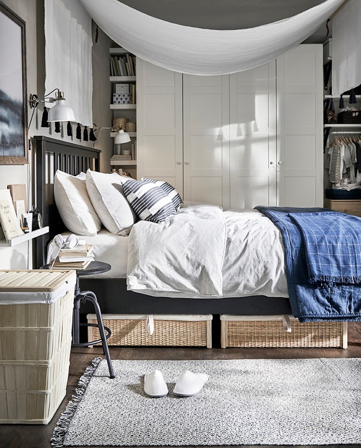 DORMITORIO CLÁSICO EN BLANCO Y NEGRO