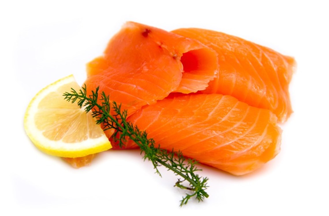 أطعمة تحافظ على صحة القلب:_* *سمك السلمون غني بحمض أوميغا3، وهذا الحمض ...