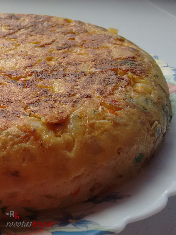 Tortilla española con pimiento y atún Receta de cocina casera