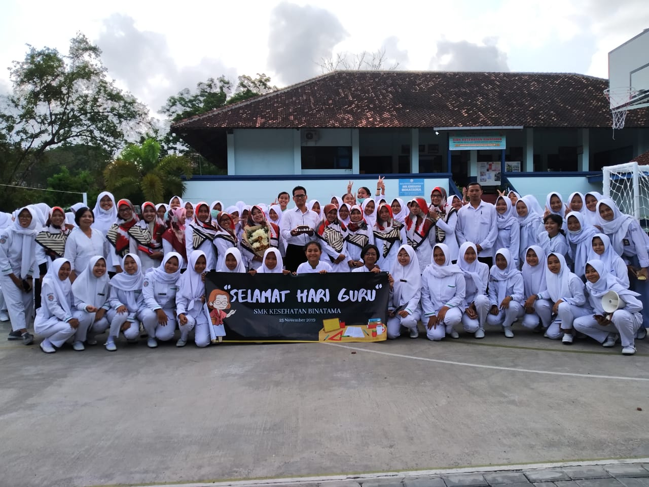 WhatsApp%2BImage%2B2019 12 03%2Bat%2B19.25.13 - Kejutan Siswa Siswi SMK Kesehatan Binatama Di Hari Guru