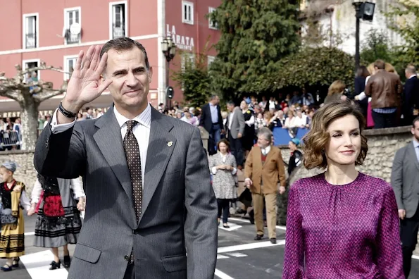 King Felipe and Queen Letizia visit Colombres, Asturias, Spain Queen Letizia wore Hugo Boss Trouser - pant, wore carolina herrera blouse, tous earrings