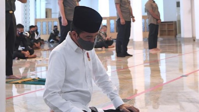 Presiden Jokowi Salat Jumat di Masjid Baiturrahim