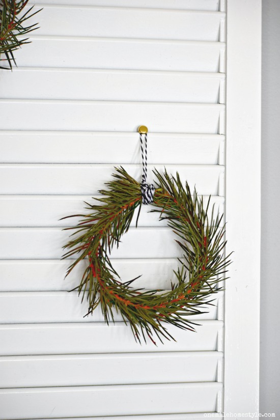 How to make your own DIY mini wreaths to add to your winter decor this year