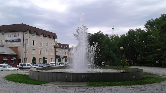 ФонÑан на аллее имени ÐалеÑии ÐаÑÑовой и ÐаÑии ÐакÑаковой