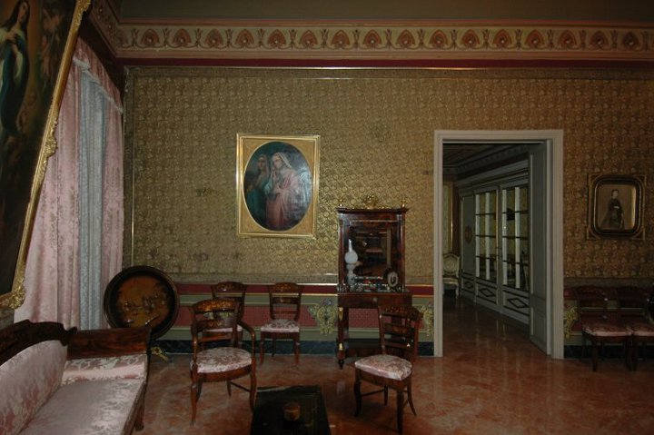 Kal Pobre Plataforma Cívica: El mobiliario original que había en la casa.