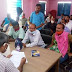 'एमआरपी पर बेचें खाद': कृषि पदाधिकारी ने खुदरा खाद विक्रेता के साथ की बैठक