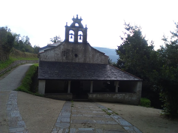 Foto de la Iglesia de Santa María de Lago en Asturias