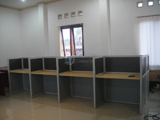 Meja Partisi Kantor Lurus Panjang per meja 100 cm (Meja Sekat Kantor)