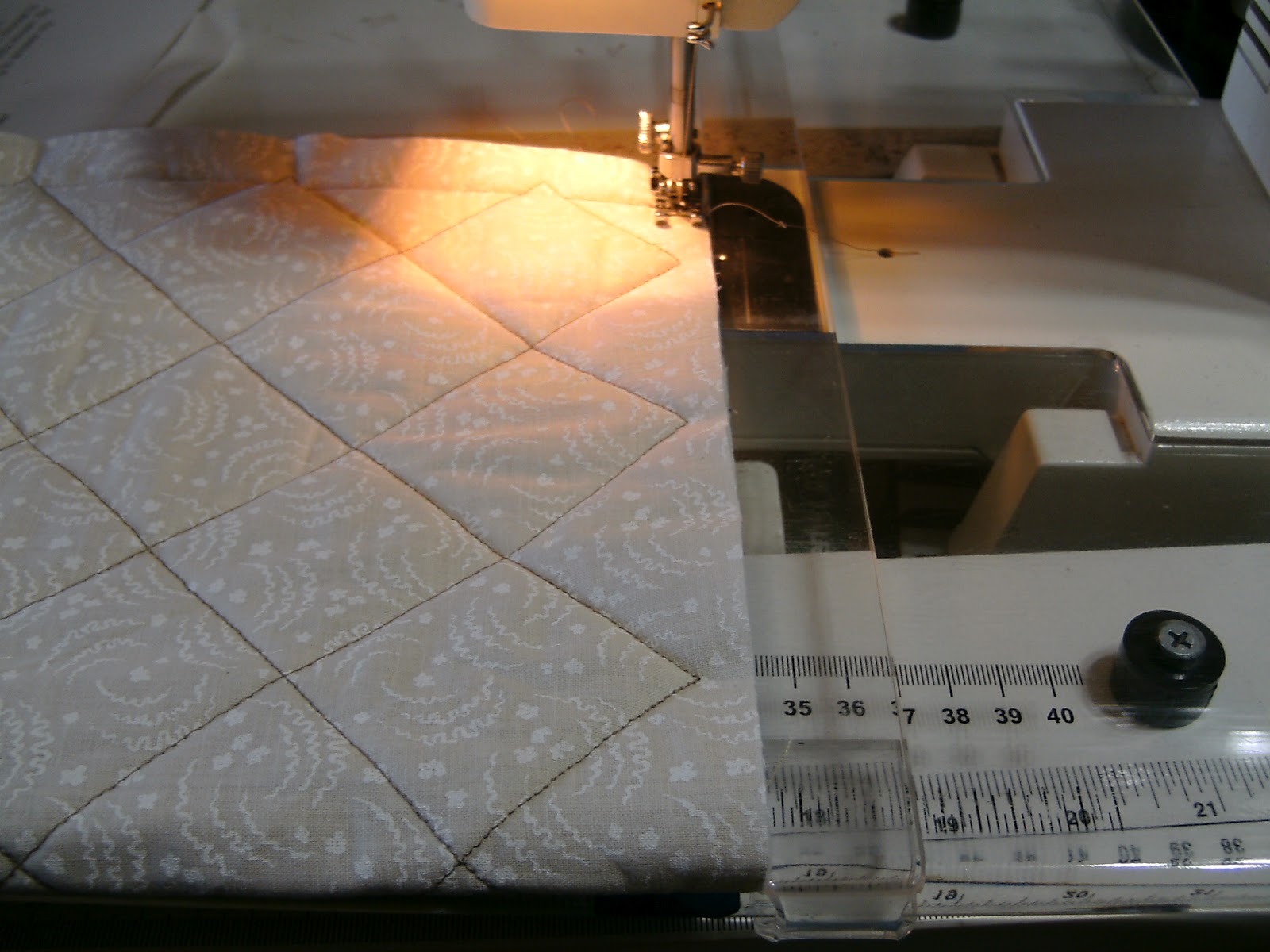 A Stitch In Chimes Quilted Travel Bag / Sewing Bag Tutorial