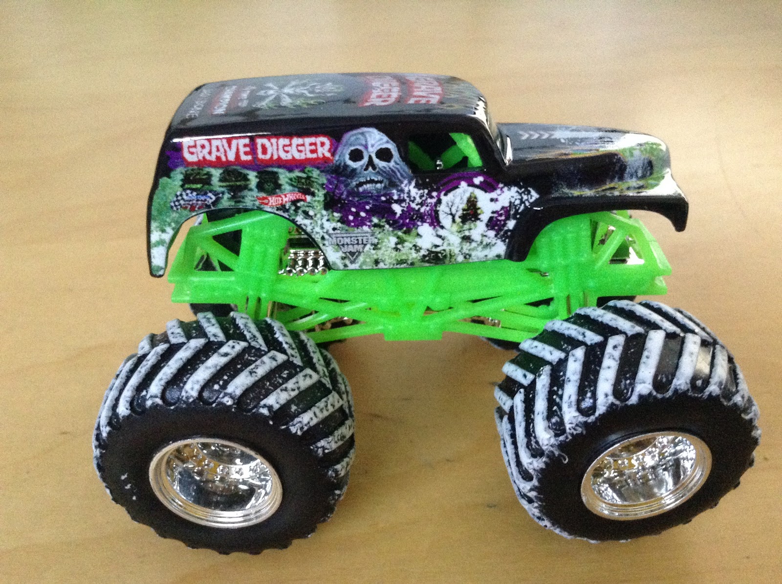 Julian's Hot Wheels Blog: Grave Digger Monster Jam Truck - Special Holiday Edition (Snow Treads)
