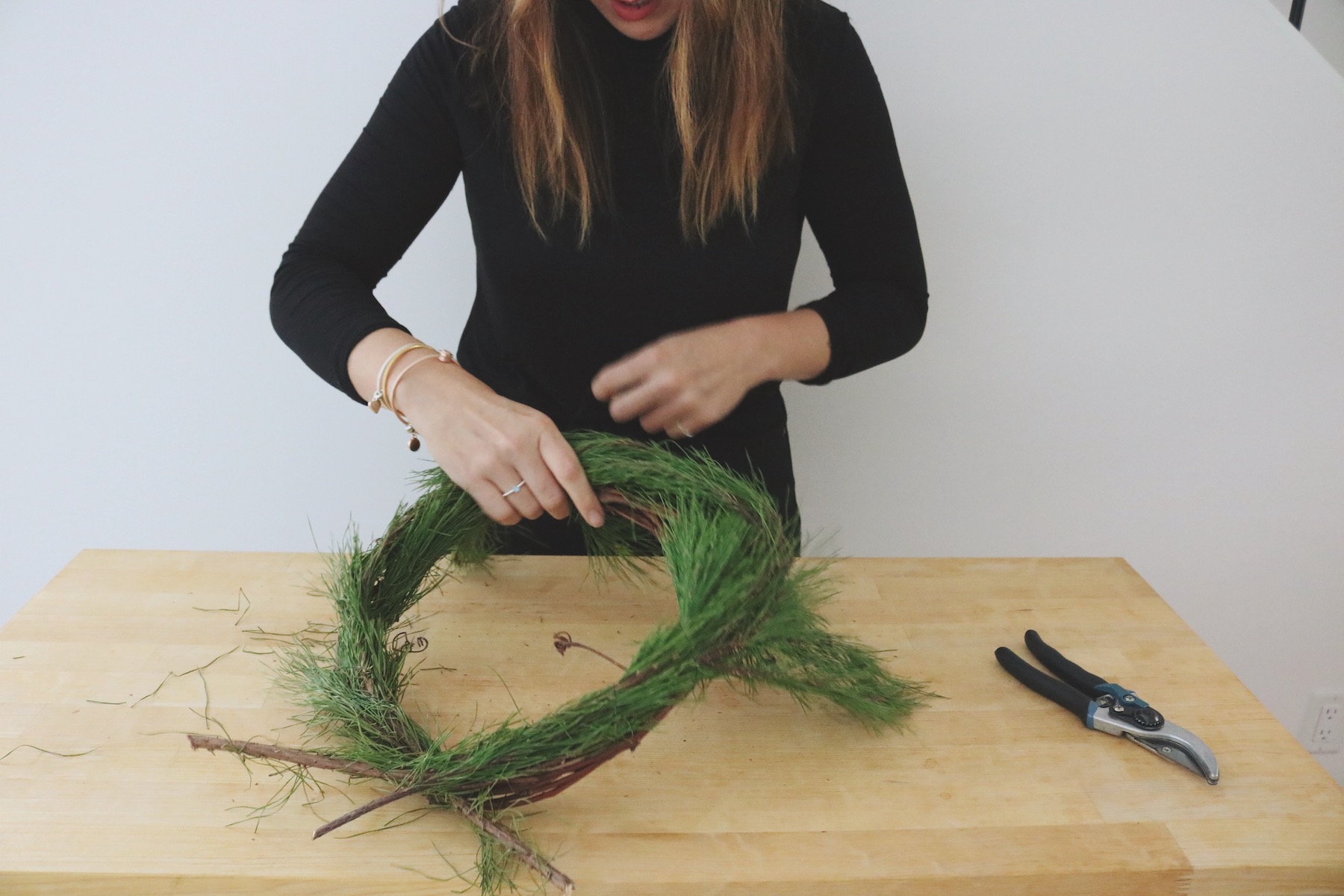 Easy winter wreath DIY