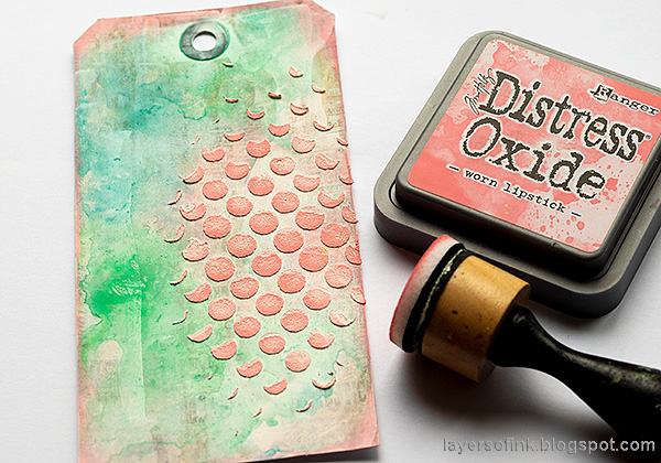 Layers of ink - Pink Penguin Tag Tutorial by Anna-Karin Evaldsson. Ink the dots.