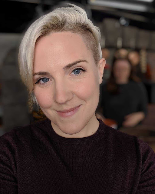 American internet personality Hannah Hart Photos Collection Navel Queens American internet personality Hannah Hart Photos Collection Navel Queens