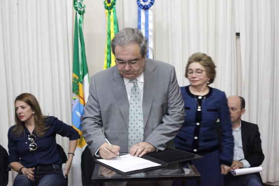 Prefeito de Natal assina ordens de serviço para investir R$ 6 milhões no recapeamento de corredores de ônibus 1 32059