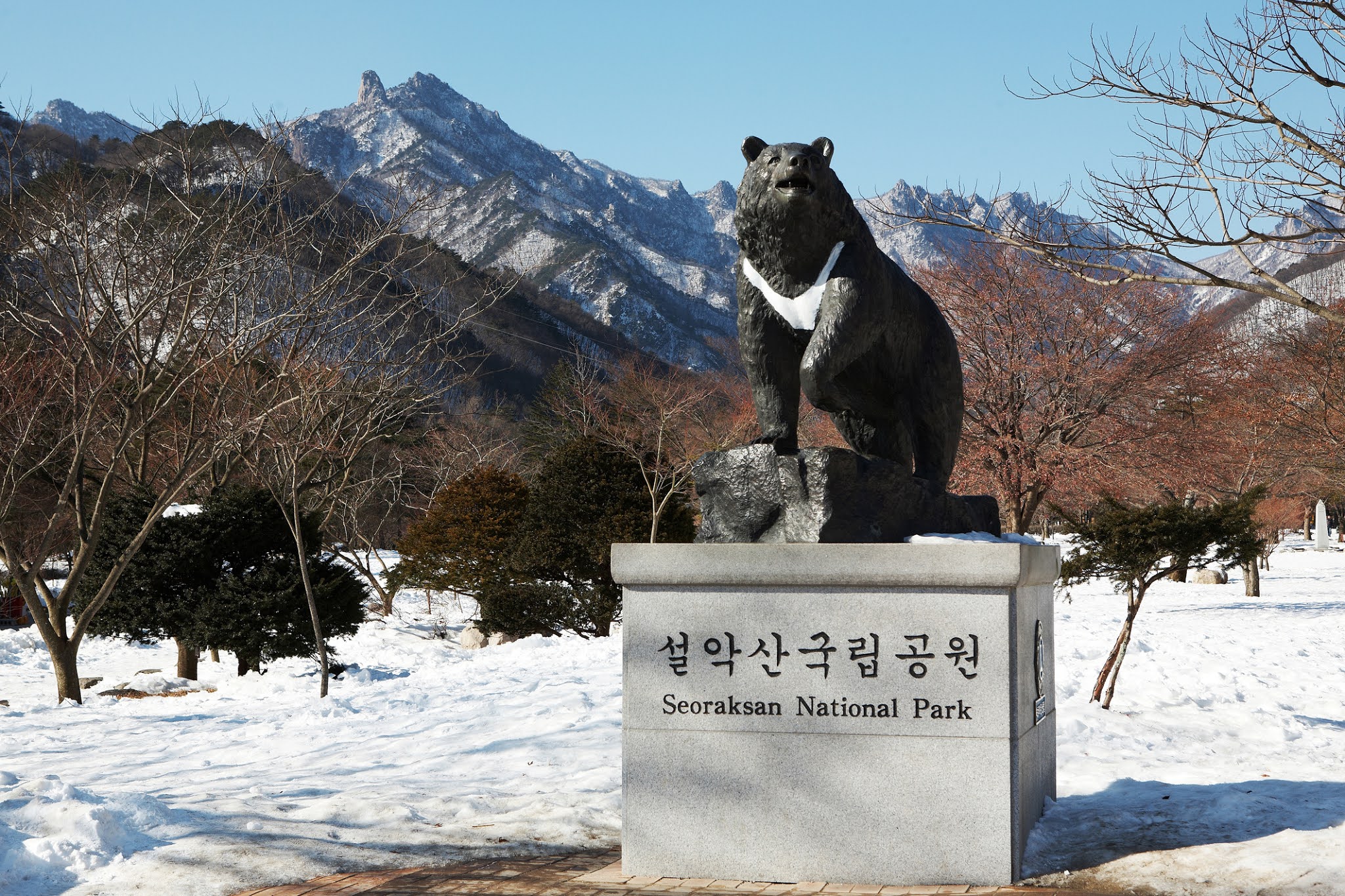 Travelholic Seoraksan, South Korea’s ‘Snowy Peaks Mountain’