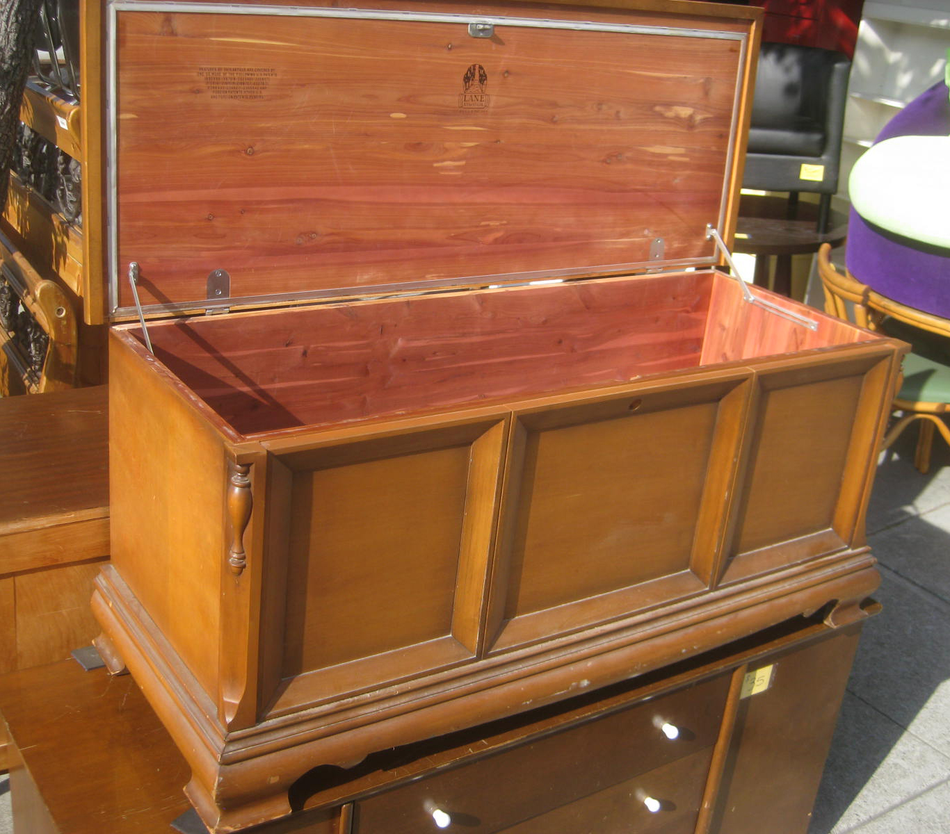 UHURU FURNITURE COLLECTIBLES SOLD Lane Cedar Chest 65