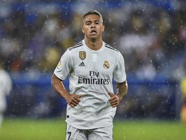 ماريانو دياز لاعب ريال مدريد يتعرض لعملية سرقة مهاجم ريال مدريد يتعرض لعملية سرقة