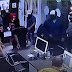 Bandidos armados rendem funcionários e alunos e assaltam autoescola no Coroado; veja vídeos