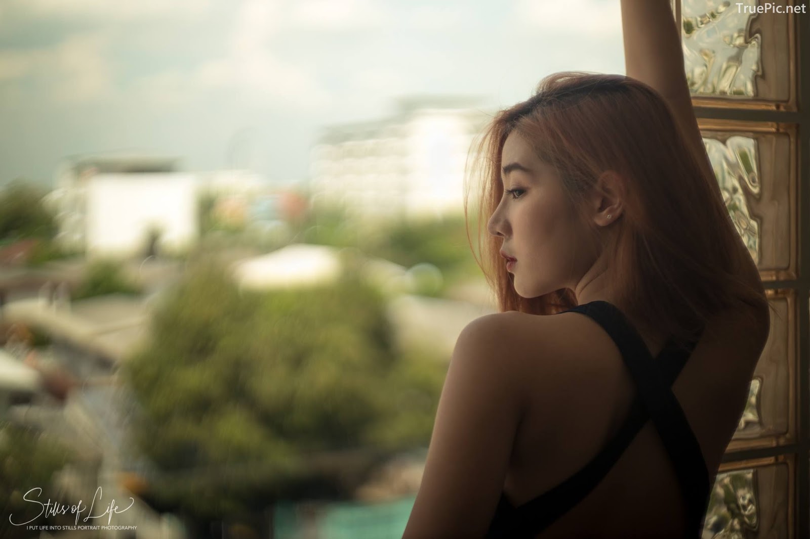 Thailand model Bunnada Na Ranong - Waiting for you - Photographer Apisak Kanjanapusit