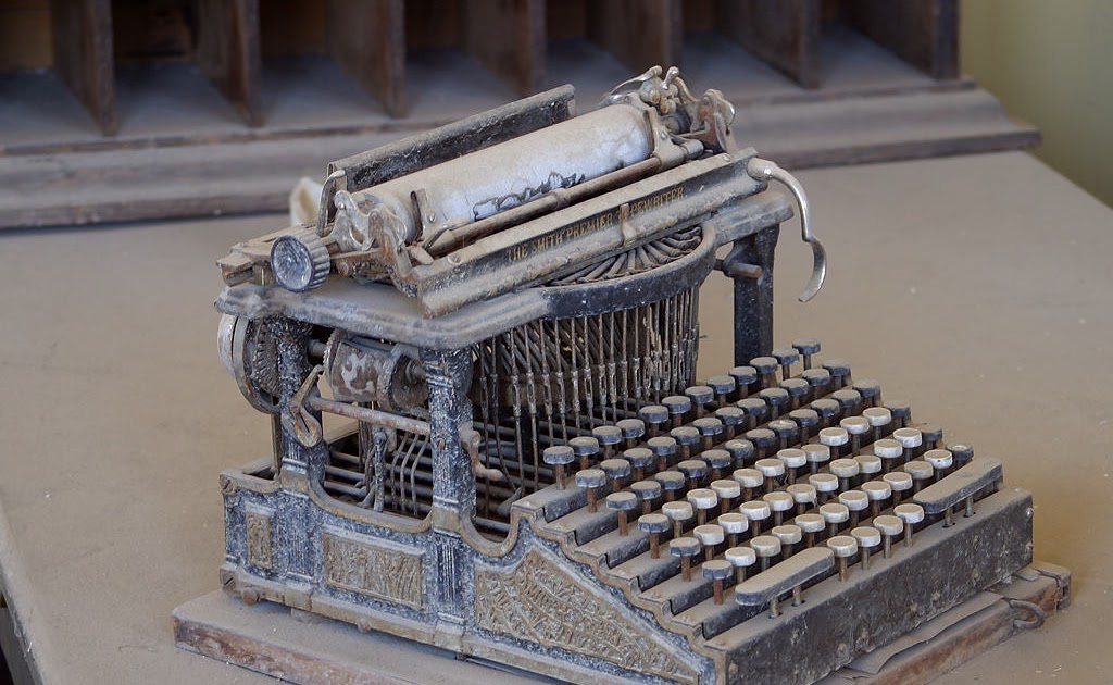 Печатная машина 19 века. Раскладка печатной машинки. Пишущие машинки 19 века. Печатная машина Дворак.