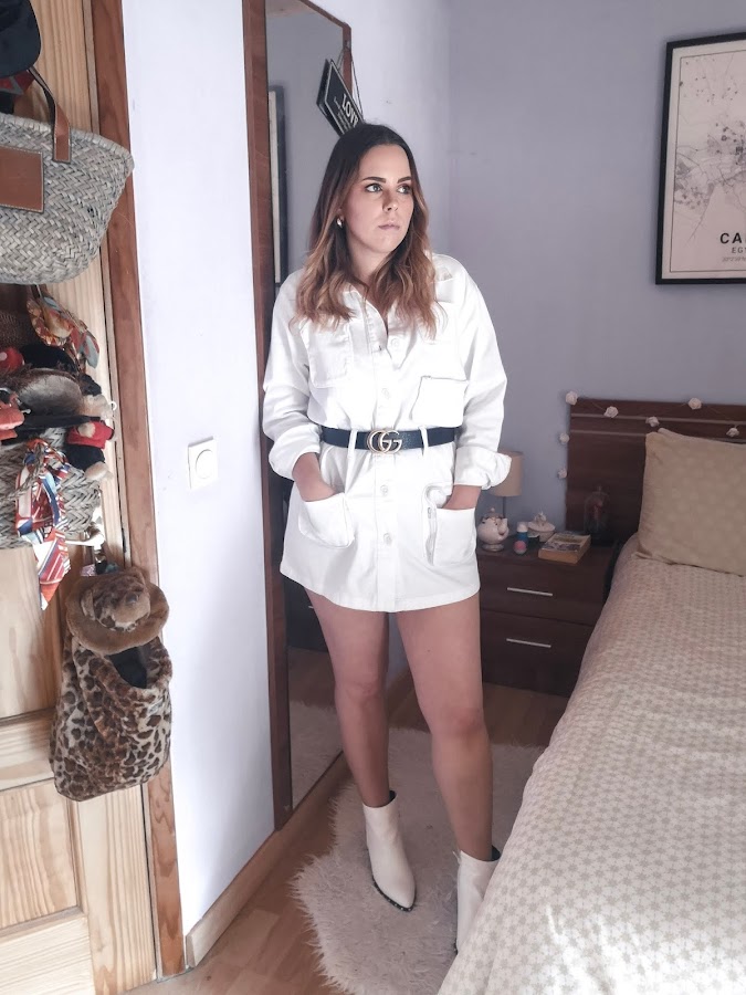 Outfit con chaqueta cargo