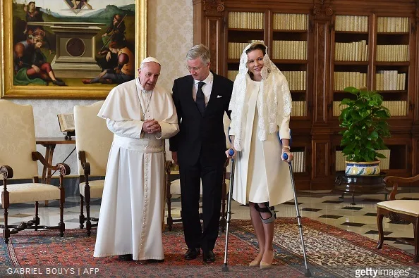 Pope Francis (L) speaks with King Philippe - Filip of Belgium and Queen Mathilde of Belgium during a private audience on March 9, 2015 at the Vatican