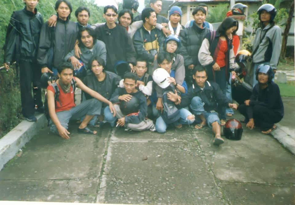 Foto Kenangan Bersama Teman-Teman Kuliah di Tawangmangu