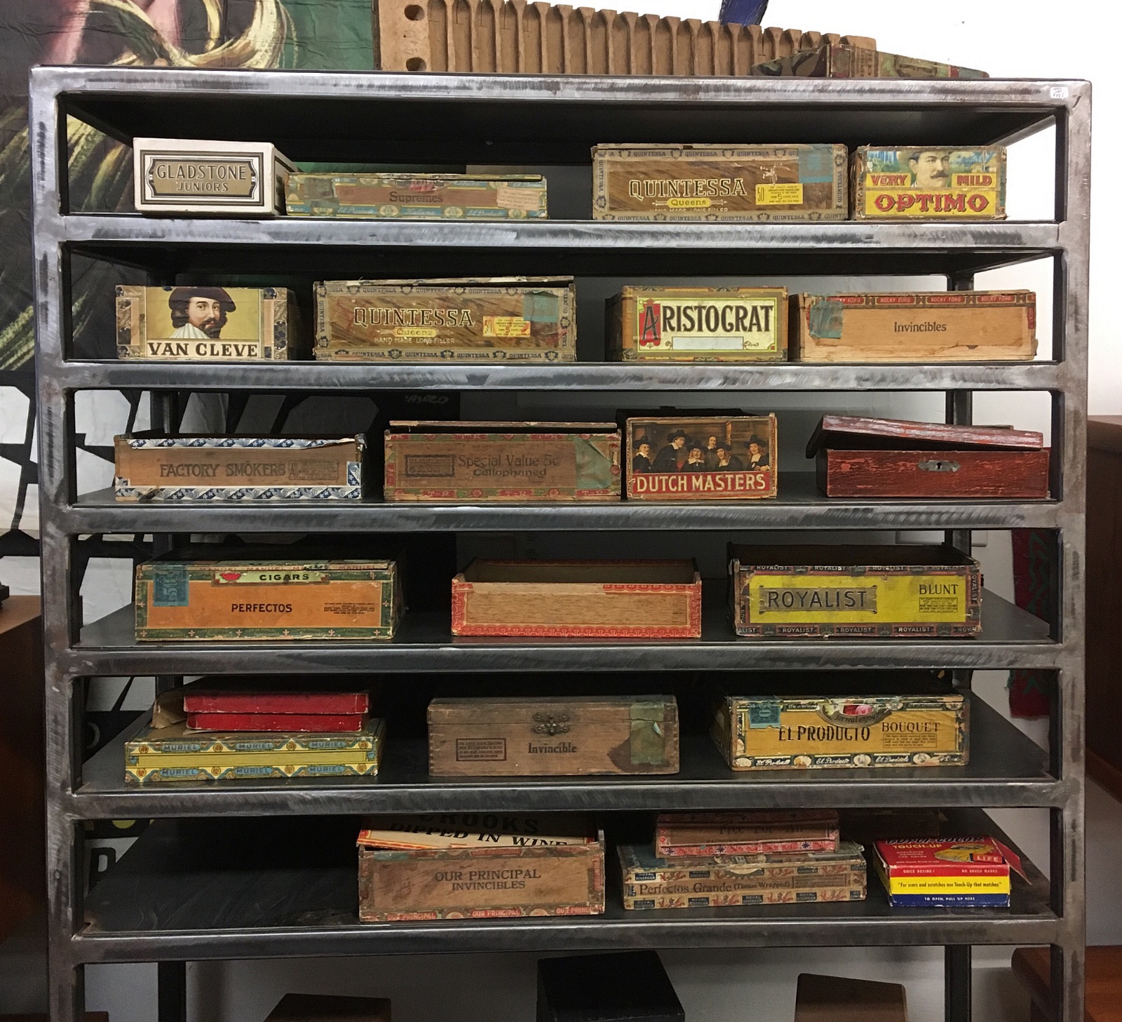 1698 QUEEN ANTIQUES VINTAGE CIGAR BOXES