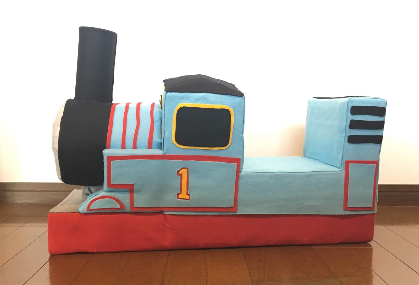 牛乳パックで作れる 機関車トーマスの足けり乗用玩具の作り方 Hibinote おうちつむりの雑記帳