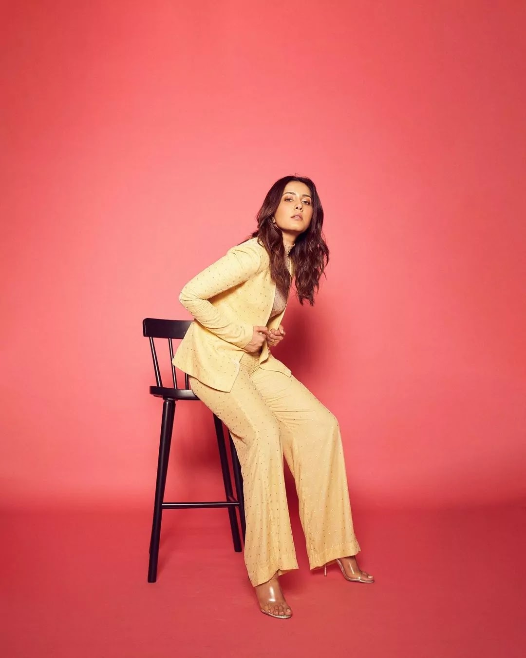 raashi-khanna-hot-looks-in-rayon-velvet-pant-suit-for-times-buisness-award raashi-khanna-hot-looks-in-rayon-velvet-pant-suit-for-times-buisness-award