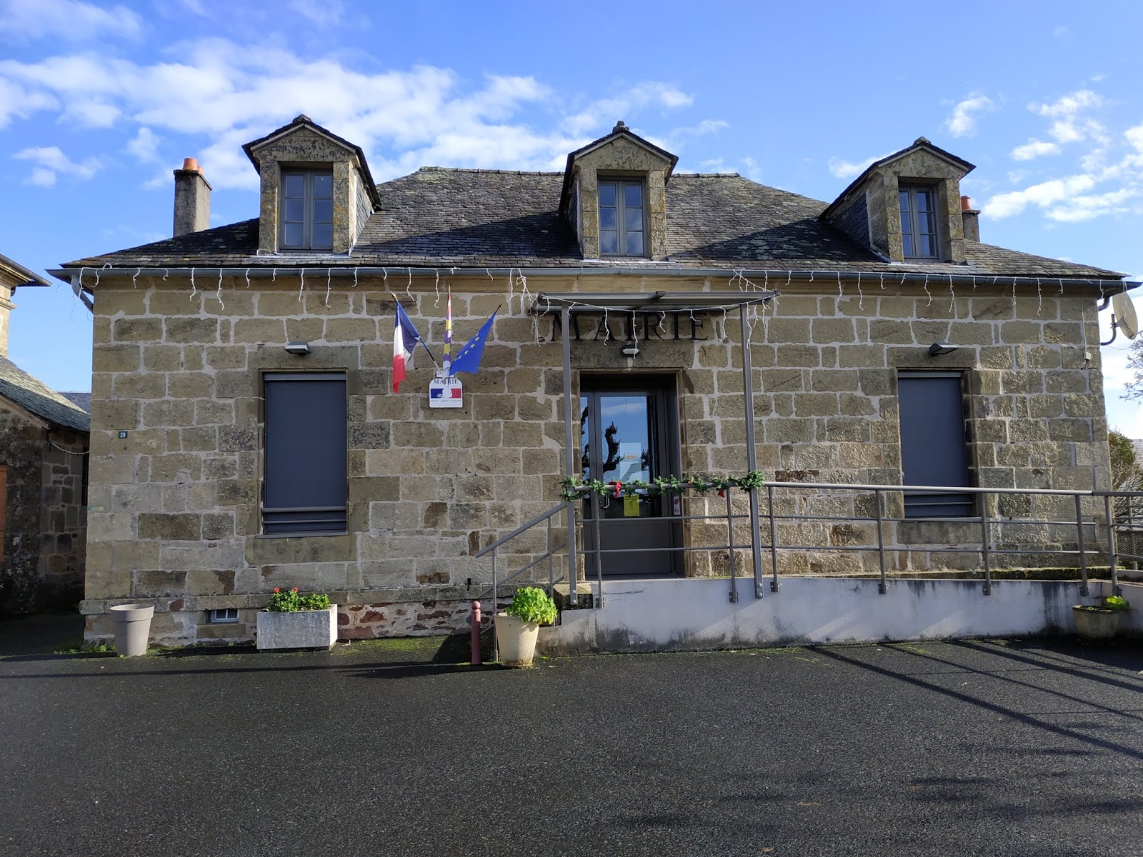 LA FRANCE DES EGLISES FRANCE OF CHURCHES LA CHAPELLEAUXBROCS