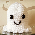 http://hooked.blog/halloween/crochet-ghost-tutorial/