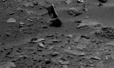 Very weird strange mysteries on Mars