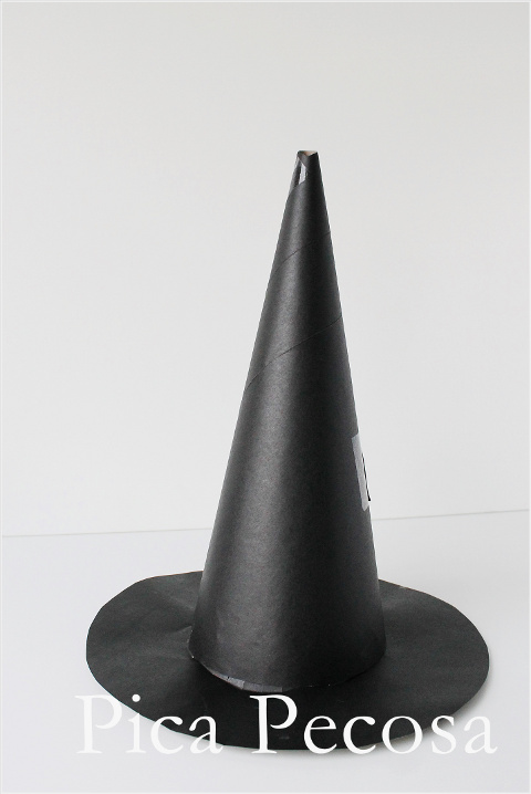 como-hacer-sombrero-bruja-halloween-diy-bolsa-papel-reciclada-paso-7