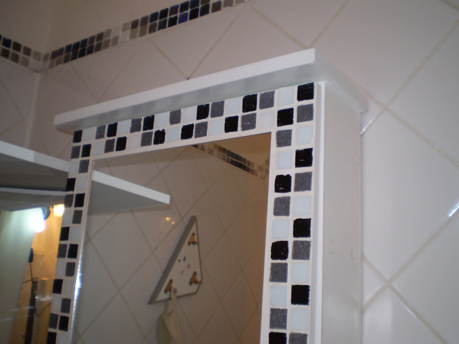 Dekobaños: BOTIQUINES CON ESTANTE