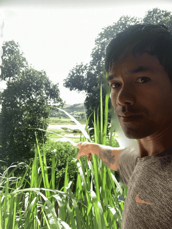 Ya Suy: 'Nhiều người cười khi tôi về quê làm nông, nuôi gà' Ya Suy: 'Nhiều người cười khi tôi về quê làm nông, nuôi gà'