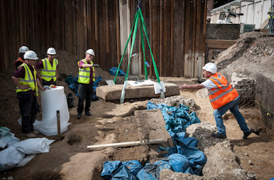 Σπάνια ρωμαϊκή σαρκοφάγος ανακαλύφθηκε στο Λονδίνο