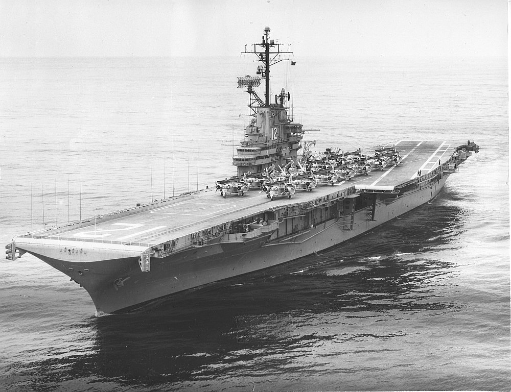 Cv 12. Авианосец USS Essex. USS Hornet (CV-12). Авианосец Эссекс CV-9. Эссекс авианосец второй мировой.