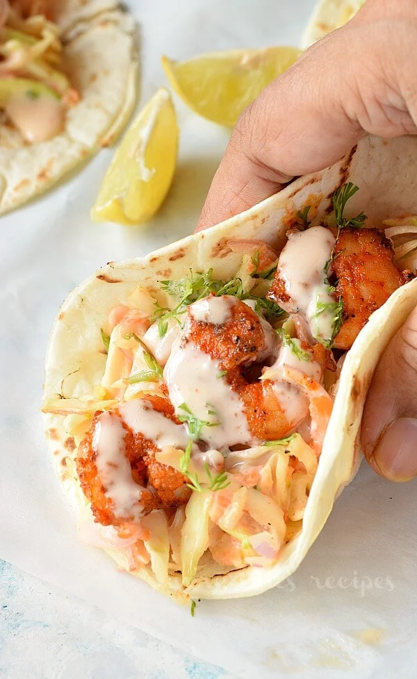 spicy easy shrimp tacos with creamy sriracha sauce