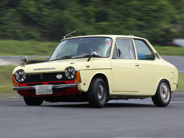 Subaru FF-1, napęd na przód, klasyk, nostalgic, stary japoński samochód, oldschool, wyścigi, tor wyścigowy, zdjęcia