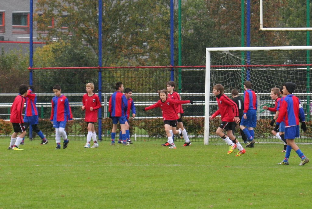 Union D7: Superieure 1e helft, maar wat zat er in de thee?