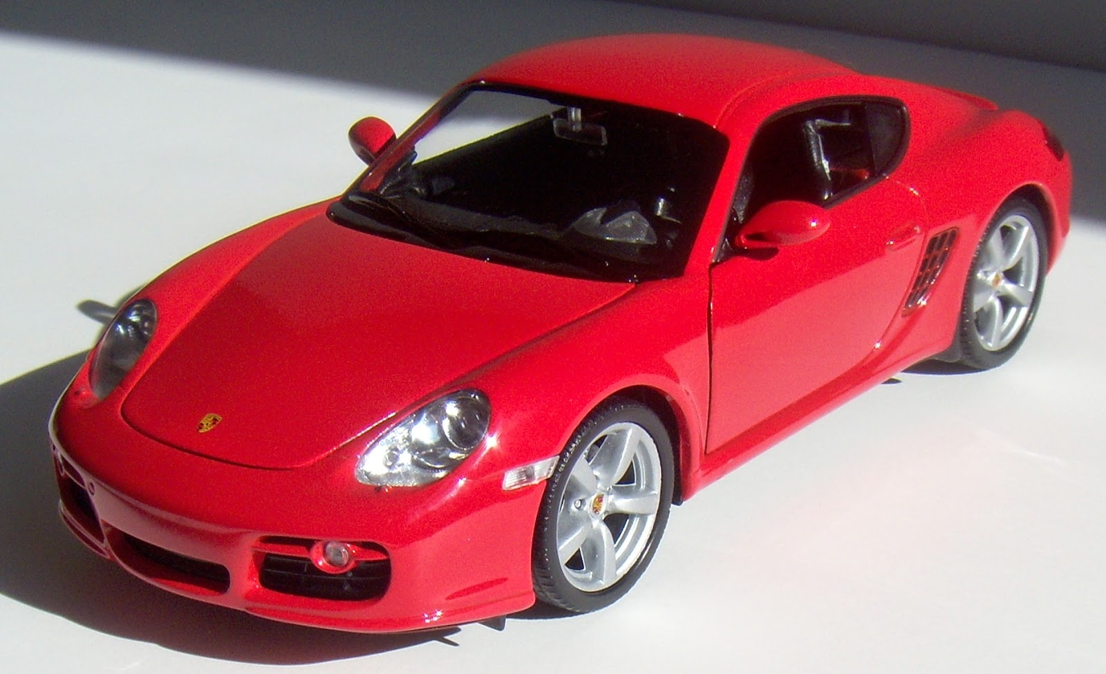 Modelo A Escala 1:24 Porsche Cayman S 987C Amarillo - Metal Die-cast, 17 Cm, Puertas Abatibles. Coleccionable