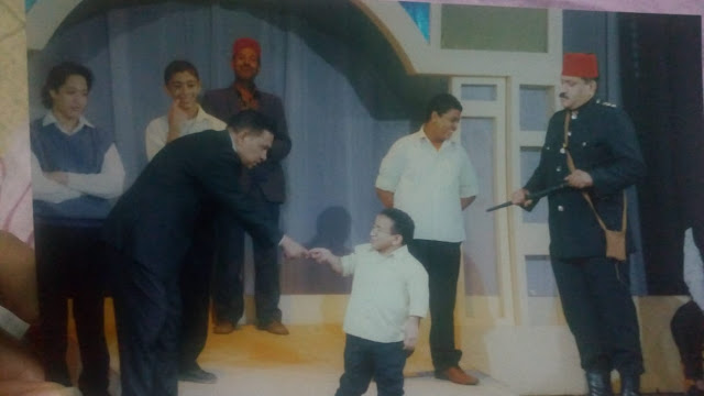 الفنان عم محمد أثناء مشهد تمثيلي الفنان عم محمد أثناء مشهد تمثيلي