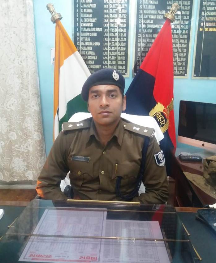 हाजीपुर मे पुलिस ने चंदन सिंह के घर से हथियार का जखीरा बरामद, एसपी गौरव मंगला ने दी जानकारी।।