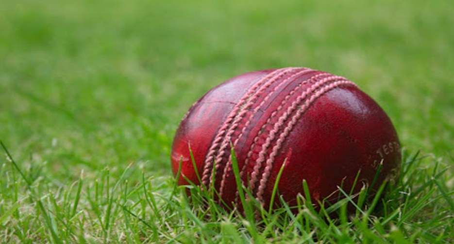 What color is the stitching on a traditional cricket ball?