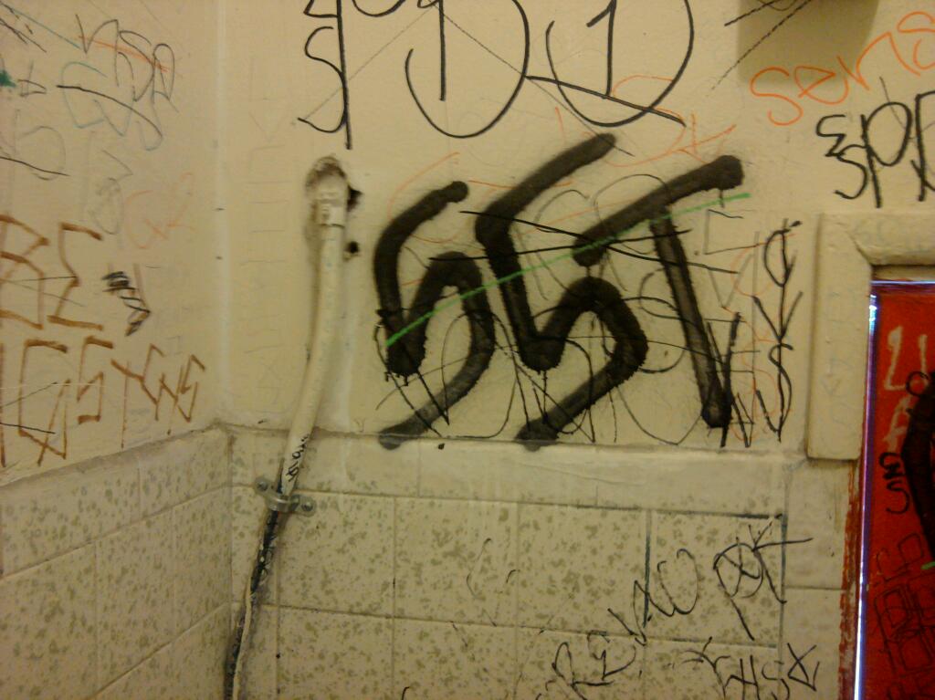 sureno 13 gangs graffiti Paramount varrio san street 13