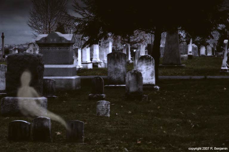 Призраки в качестве 720. Призраки привидения духи Фантомы на кладбище. Рамонскон кладбище призраки. Призрак могилы Палнатоки. Духи привидения на кладбище.