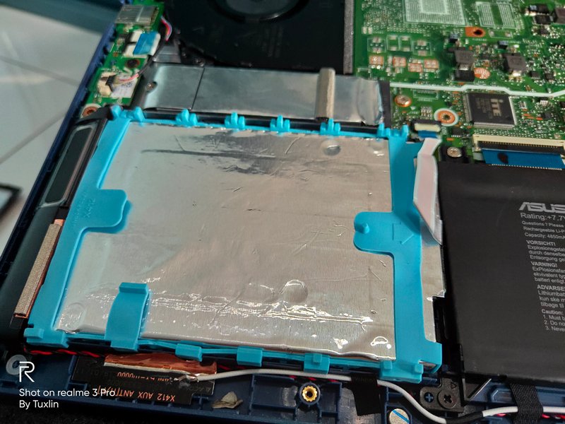 Setelah casing belakang Asus Vivobook Ultra A412FA berhasil dibuka